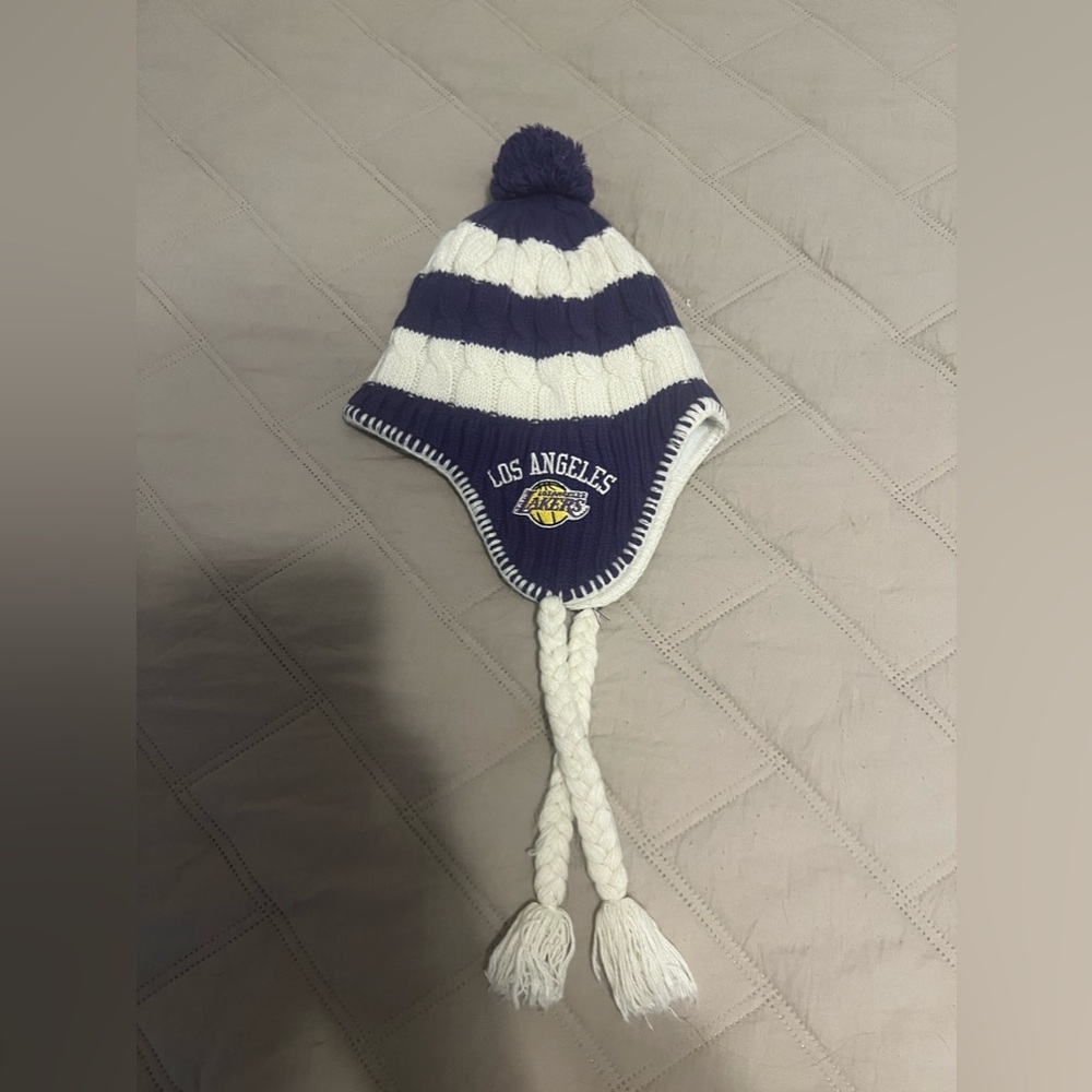 Super cute Lakers Hat